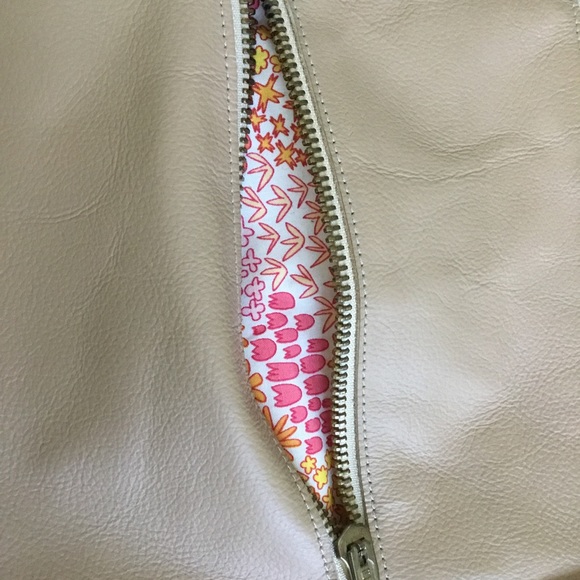 NELLY O “Leather” Purse Cream & Tan great fabric interior pinks/yellow/orange. - Picture 4 of 6